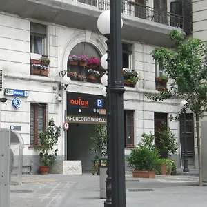 Bed & Breakfast Bed Morelli 49 , Chiaia **